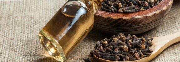 فوائد زيت القرنفل للوجه